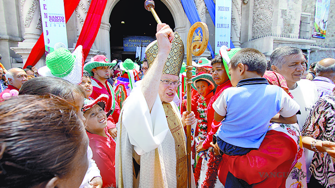 México está siendo organizado por ególatras del dinero: Obispo de Saltillo