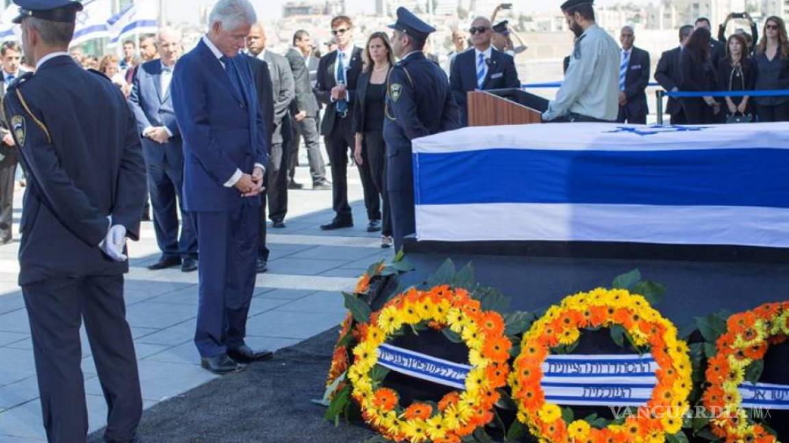 Clinton muy afectado, primer líder mundial que presenta sus respetos a Peres