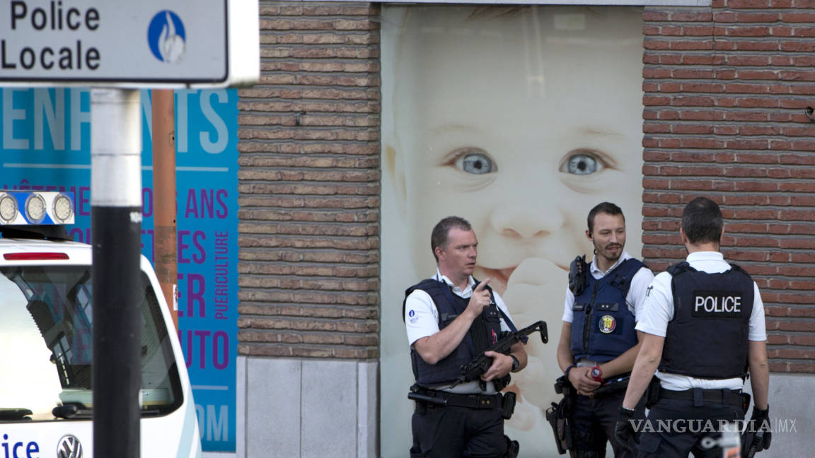 Hombre hiere a machetazos a mujeres policías en Bélgica