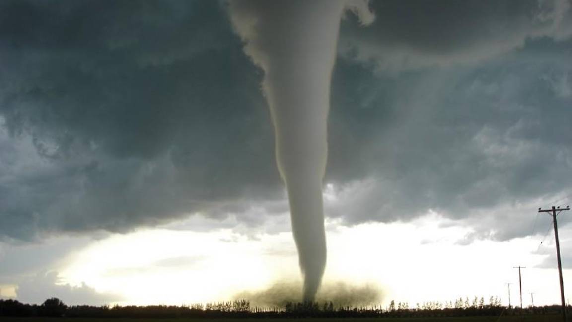 ¿Qué hacer en caso de que se presente un tornado?