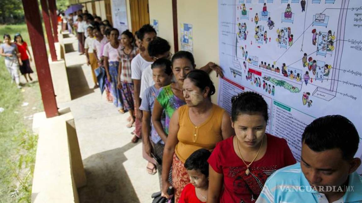 Celebra Birmania elecciones históricas tras décadas de régimen militar