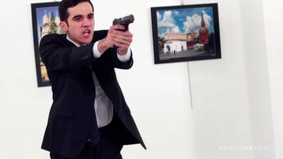 Fotógrafo de AP atestigua asesinato del embajador ruso