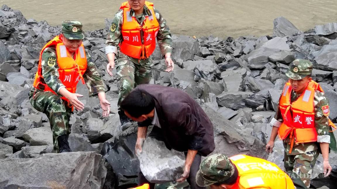 Recuperan 15 cuerpos tras alud en China; reportan más de 120 enterrados