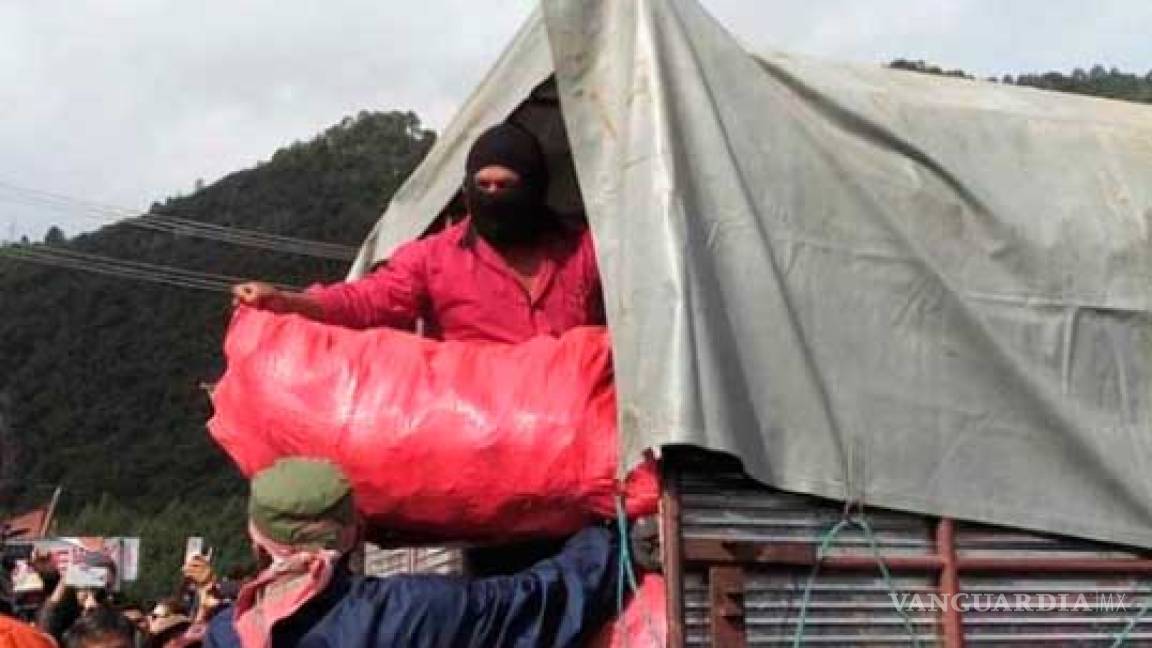 Apoya EZLN con 10 toneladas de víveres a maestros en Chiapas