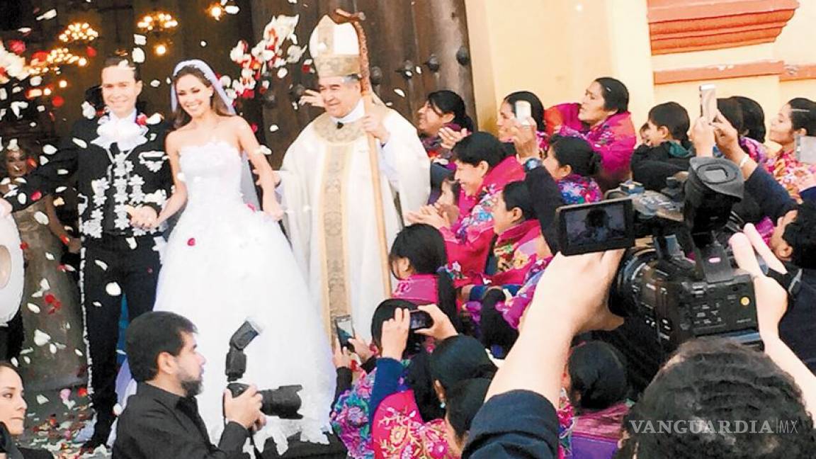 Revelan que Peña Nieto iba a padrinar boda de Anahí y Velasco