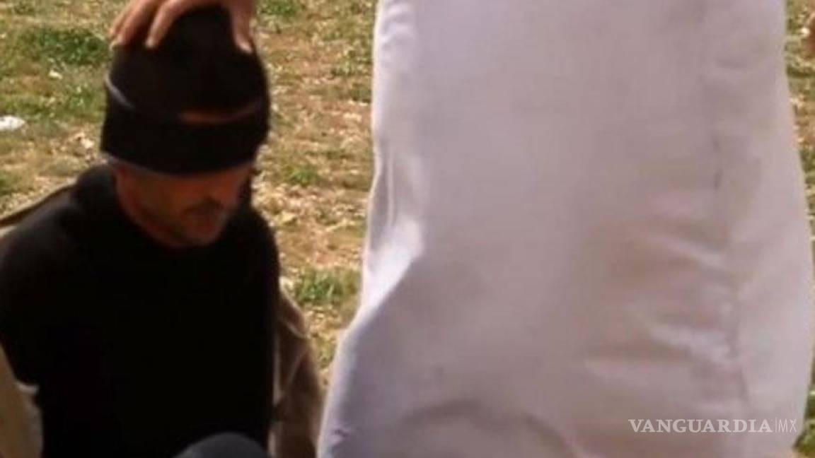 El Estado Islámico permitió a una mujer ejecutar a soldado sirio que mató a su marido
