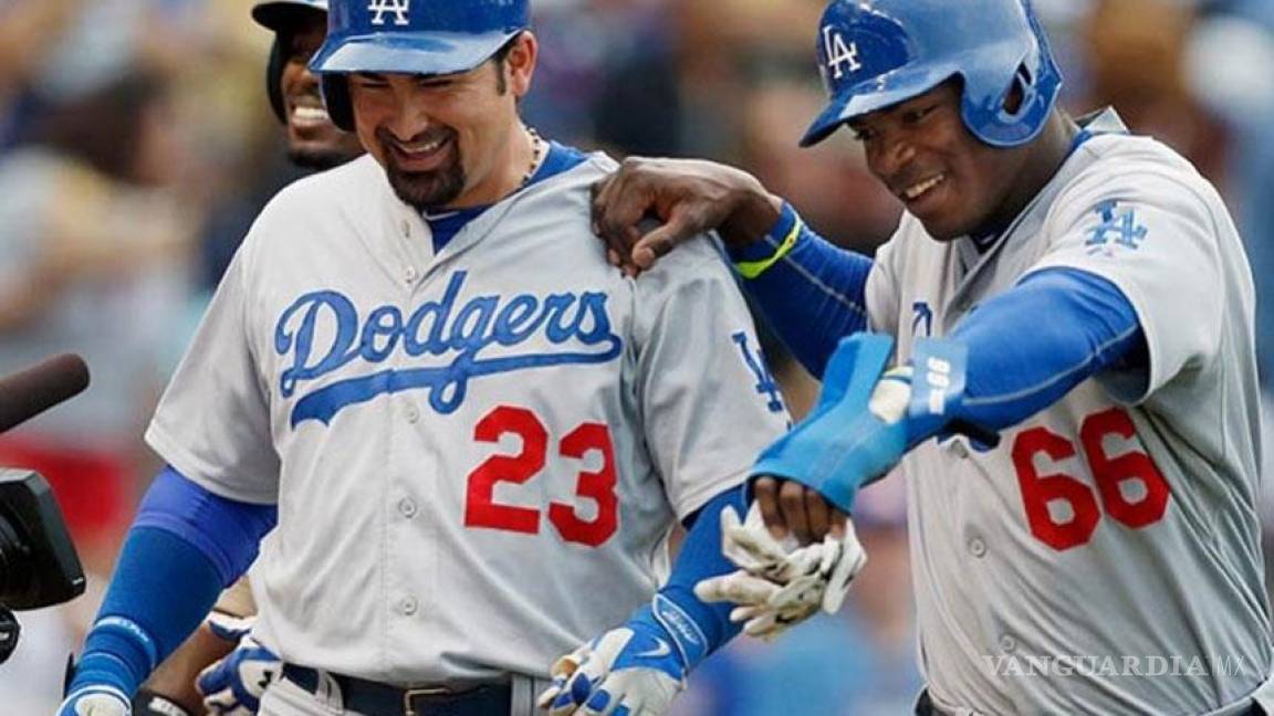 Adrián González conecta doblete en triunfo de los Dodgers