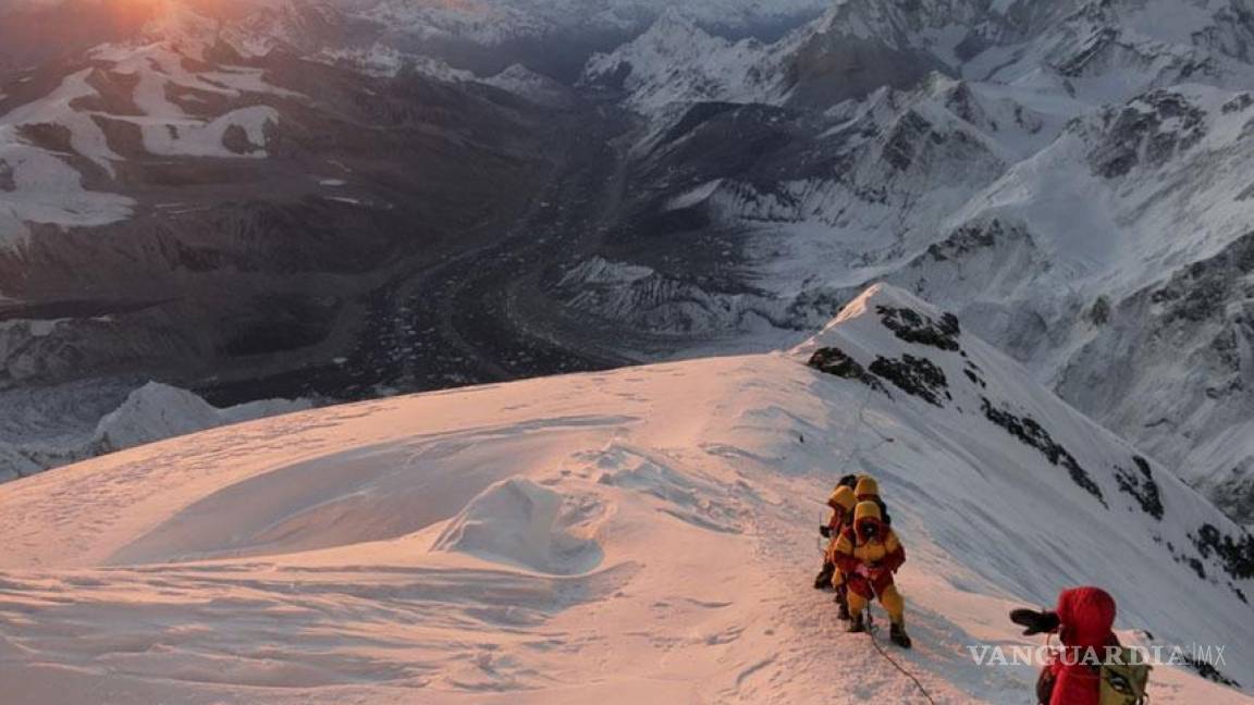 Sin definir, reanudación de ascensos al Everest