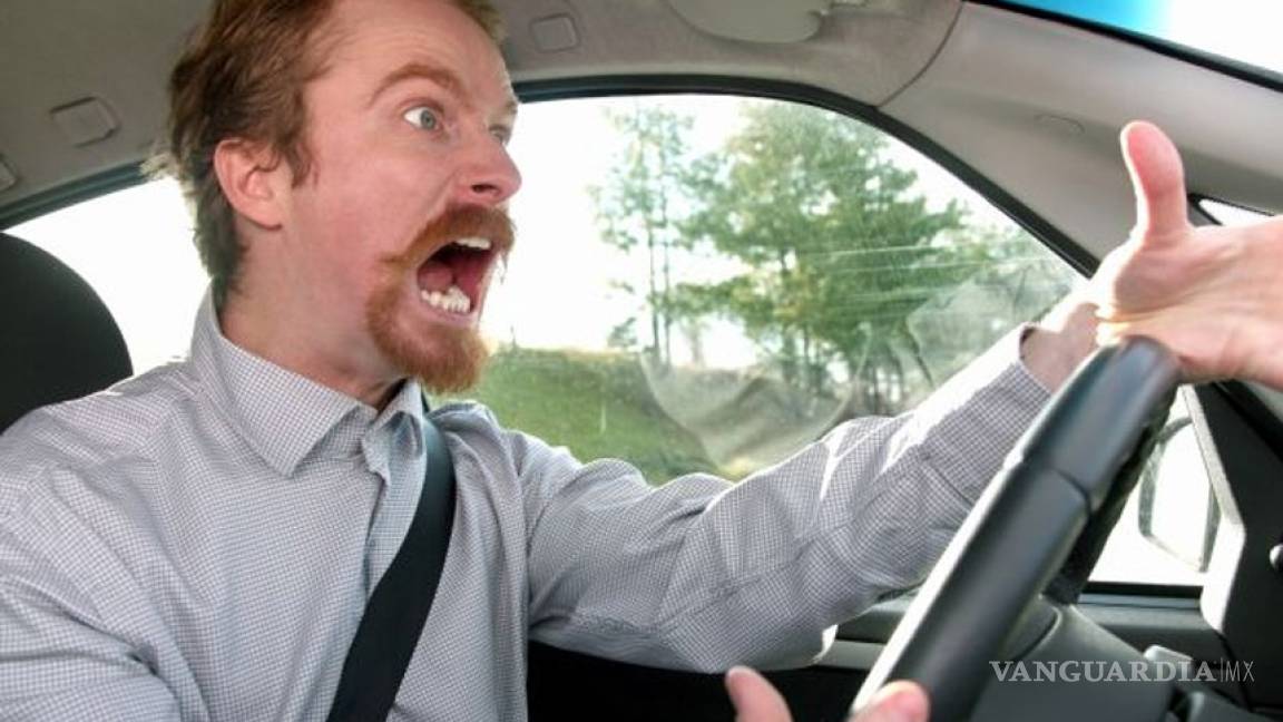 Hombres son más peligrosos al volante que las mujeres: Estudio