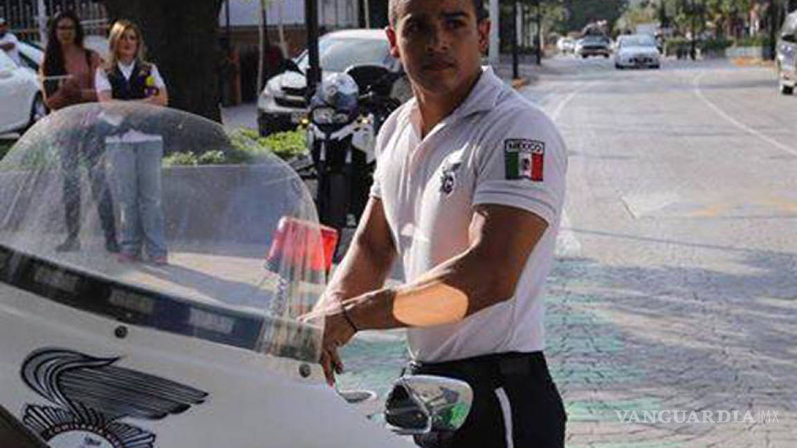 Este sexy policía mexicano enloquece las redes