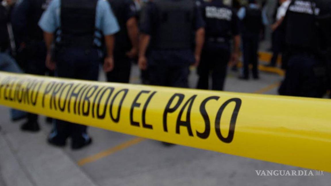 Hallan dos cuerpos decapitados en carretera Uruapan-Carapan