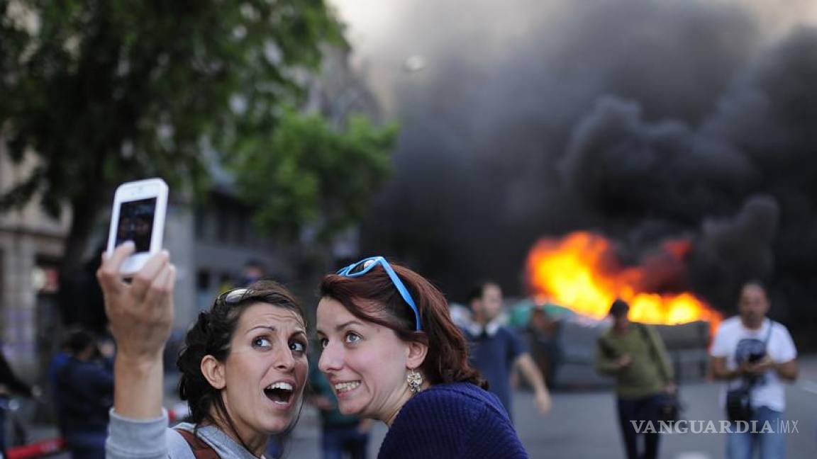 Selfie en manifestación alternativa del 1 de Mayo en Barcelona da la vuelta al mundo