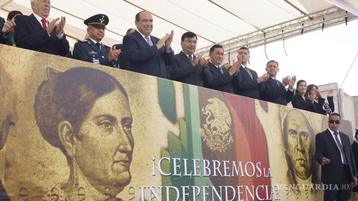 Realizan en Saltillo desfile por aniversario de Independencia