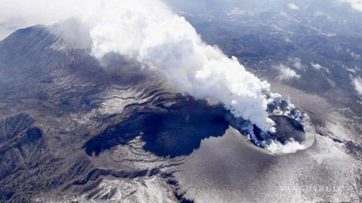 Explosión del volcán de Colima alcanzó hasta 4 km de altura