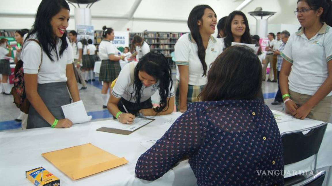 Estudiantes de Monclova participan en Feria del Servicio Social 2015