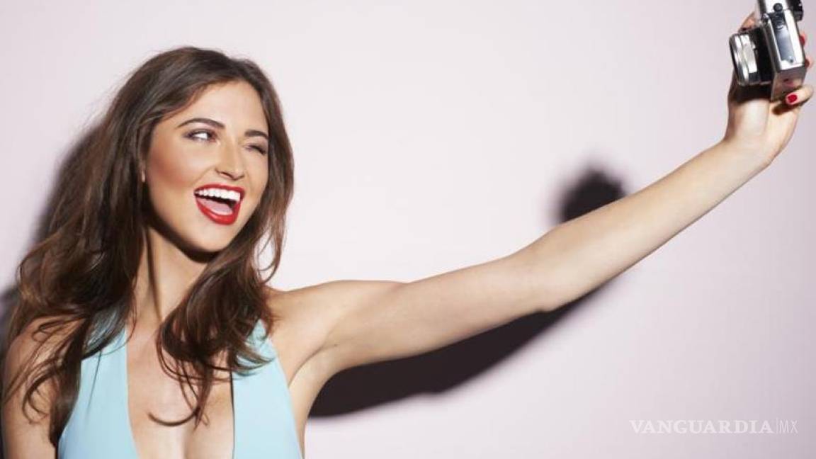 Selfies revelan estereotipos culturales, según estudio