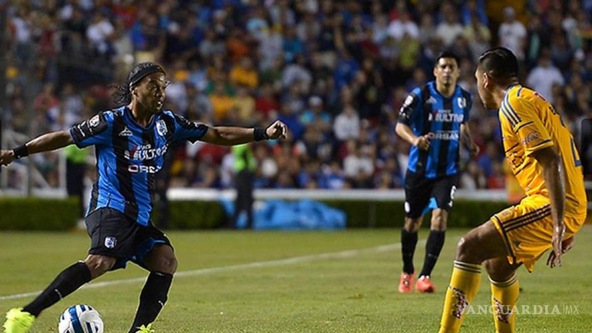 Ronaldinho debuta con Gallos, falla penal y pierden 1-0 ante Tigres