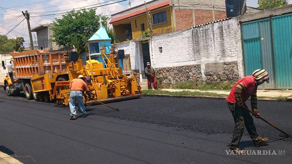 Entrega Miguel Riquelme pavimento en ejido de Torreón