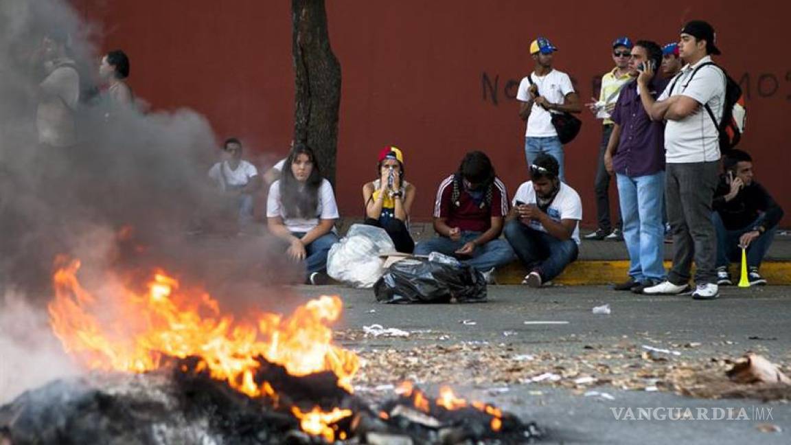 Llama Capriles a protestar de manera pacífica en Venezuela