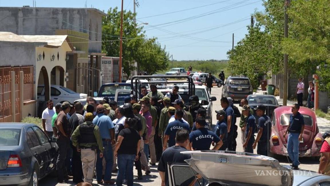 Policías estatales desarman y detienen a municipales en Sabinas
