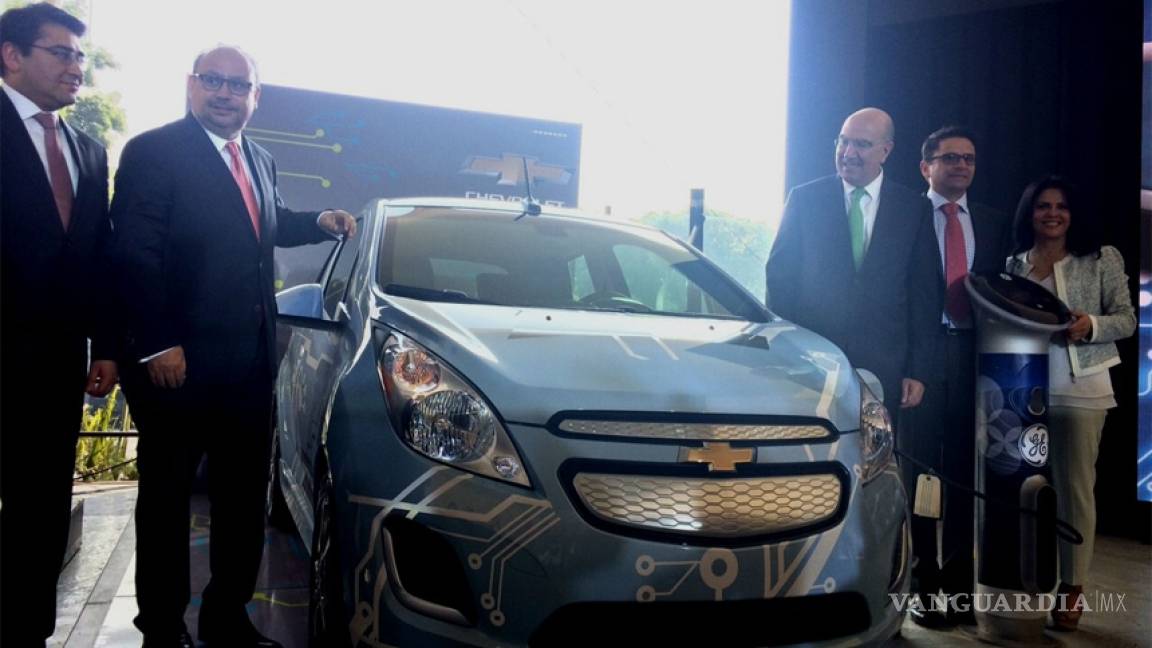 GM presenta su primer auto eléctrico, el Chevrolet Spark EV