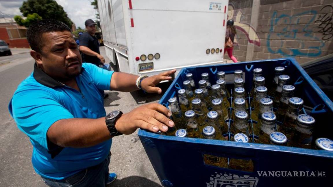 Enfrentan venezolanos escasez de cerveza