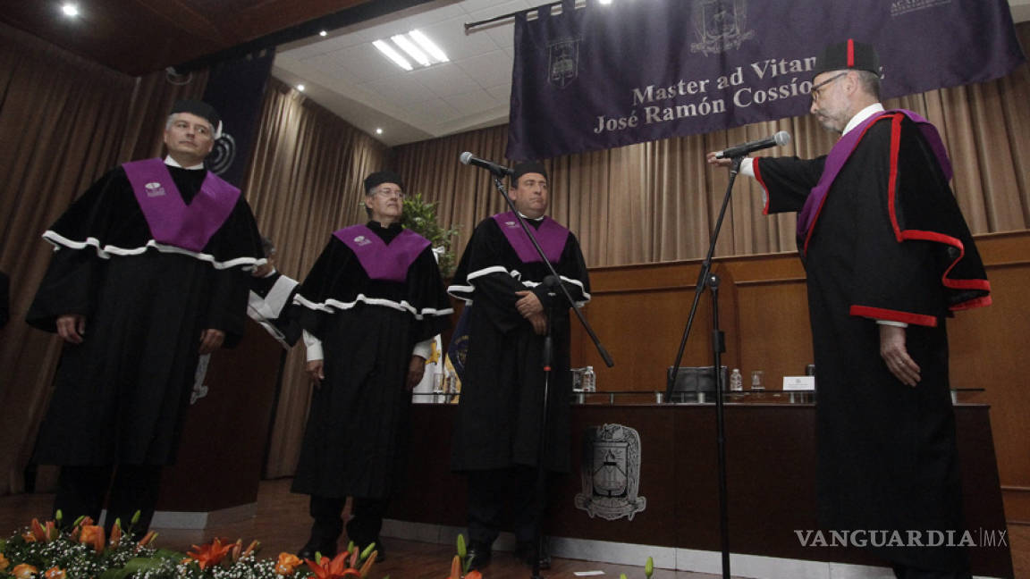 Ministro recibe Máster Ad Vitam de la Facultad de Jurisprudencia