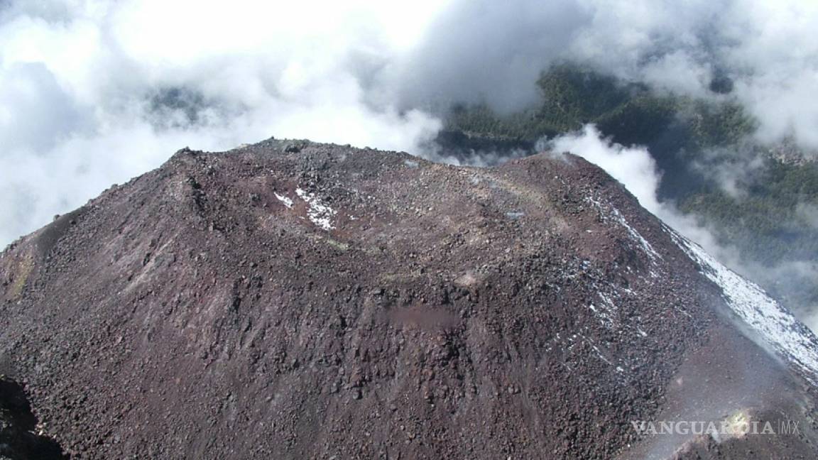 Volcán de Colima registra explosión y expulsa ceniza