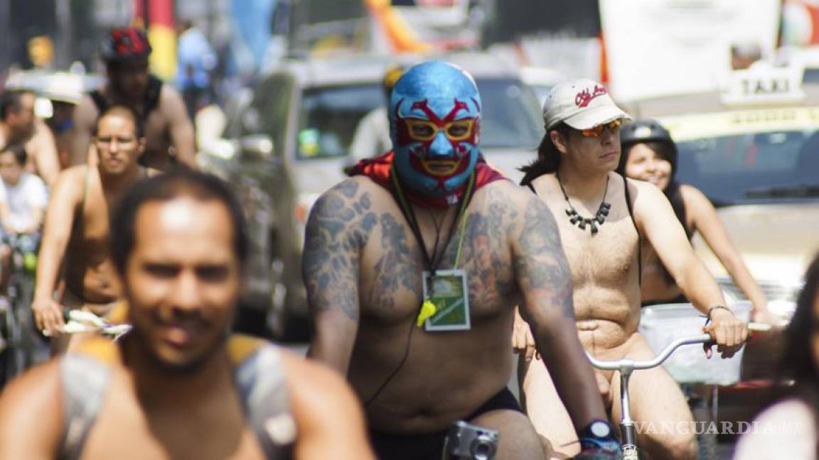 Morelia se suma a marcha-rodada al desnudo; ciclistas toman las calles