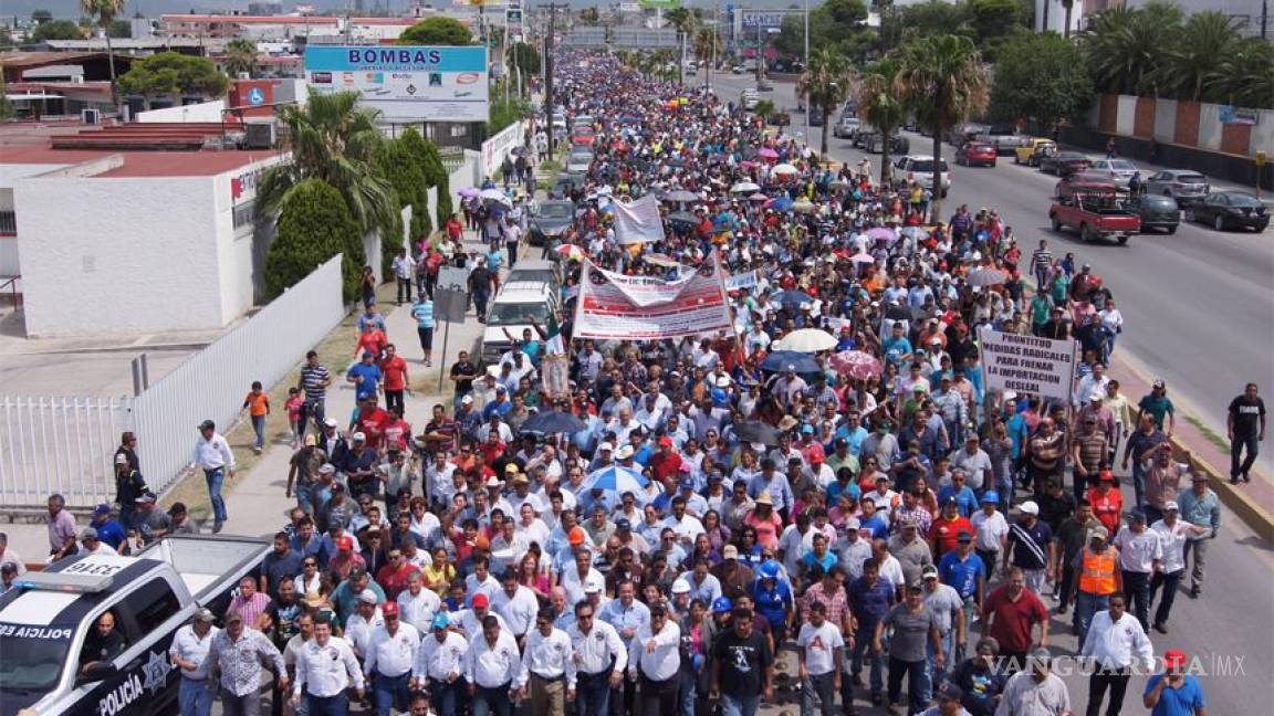 Marchan miles en defensa de Altos Hornos de México