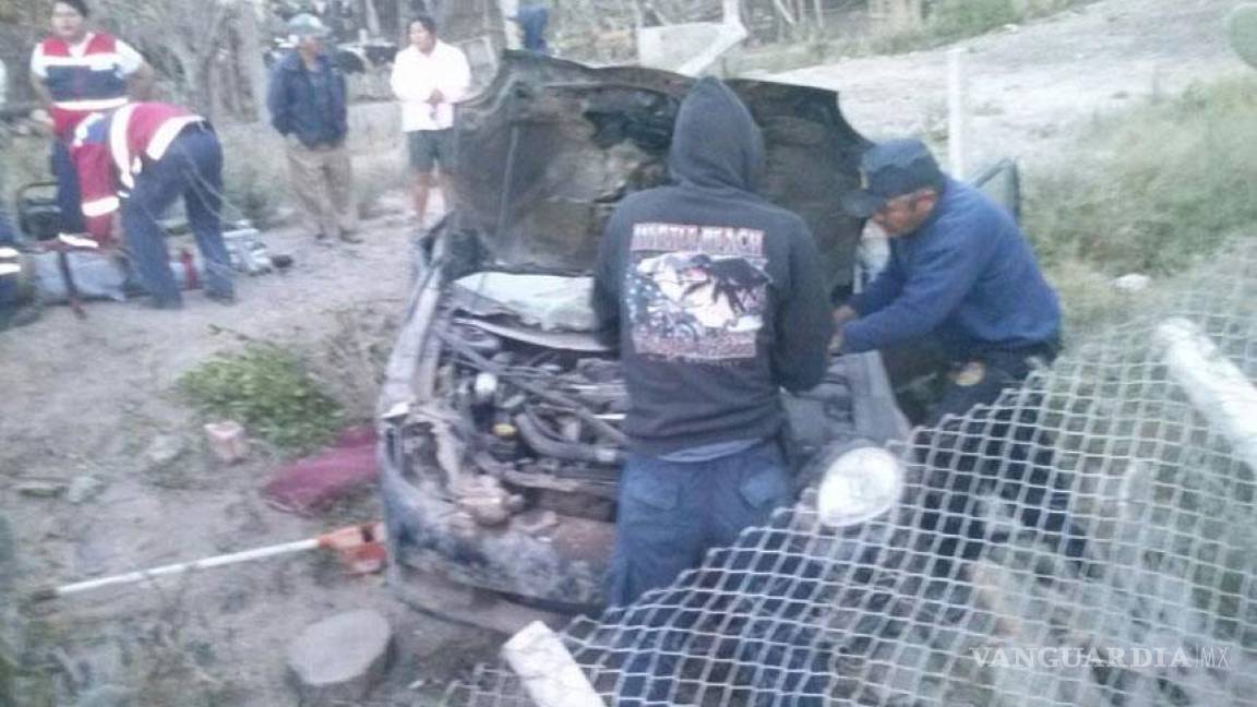 Fallece joven al volcarse en Matamoros; hay tres lesionados