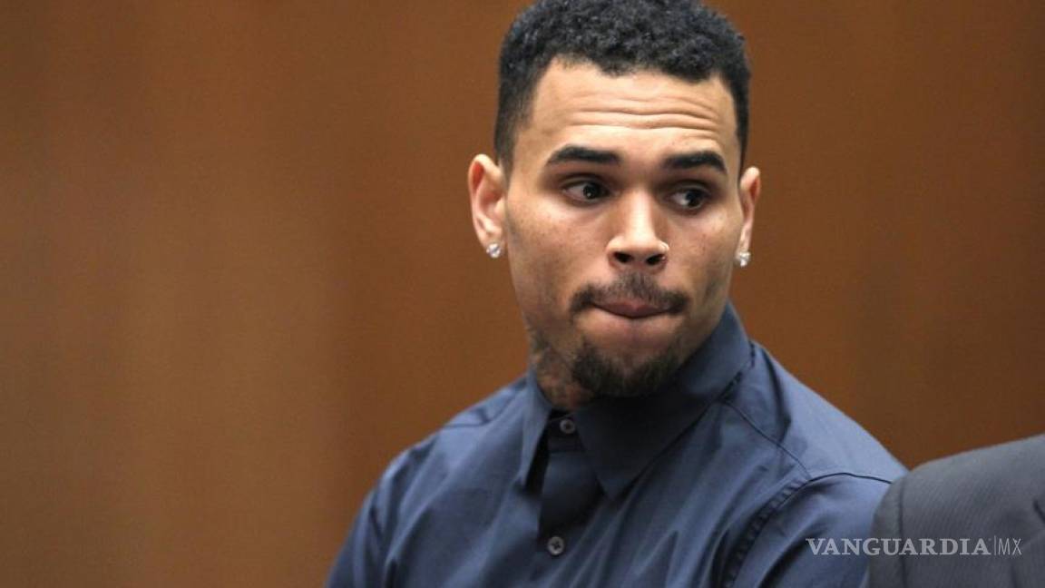 Chris Brown comparece en corte en Washington