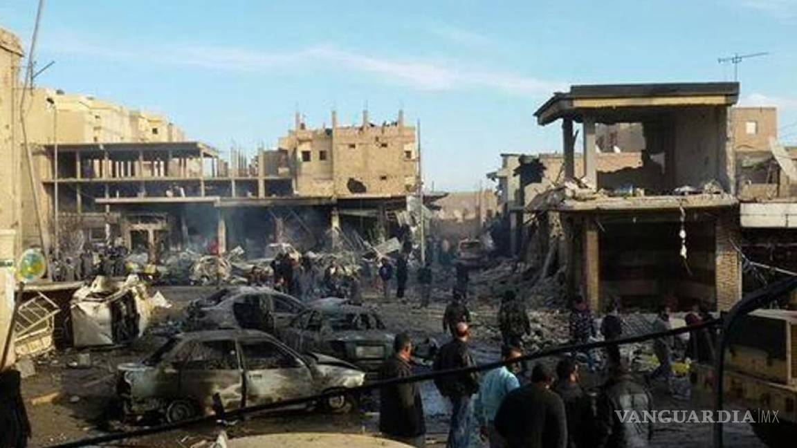 Fuerte bombardeo sirio sobre feudo del Estado Islámico, al menos 95 muertos
