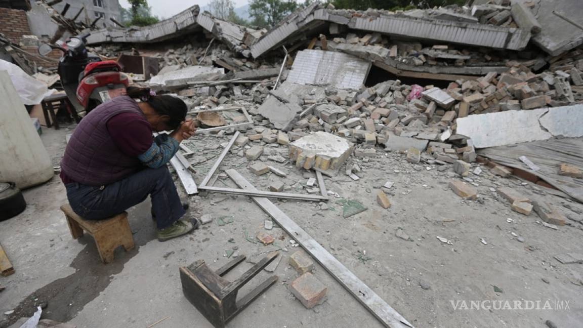 Aumenta a 381 los fallecidos por terremoto en China