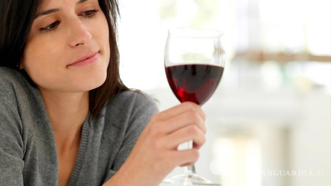 El vino tinto ayuda a combatir las caries, según estudio