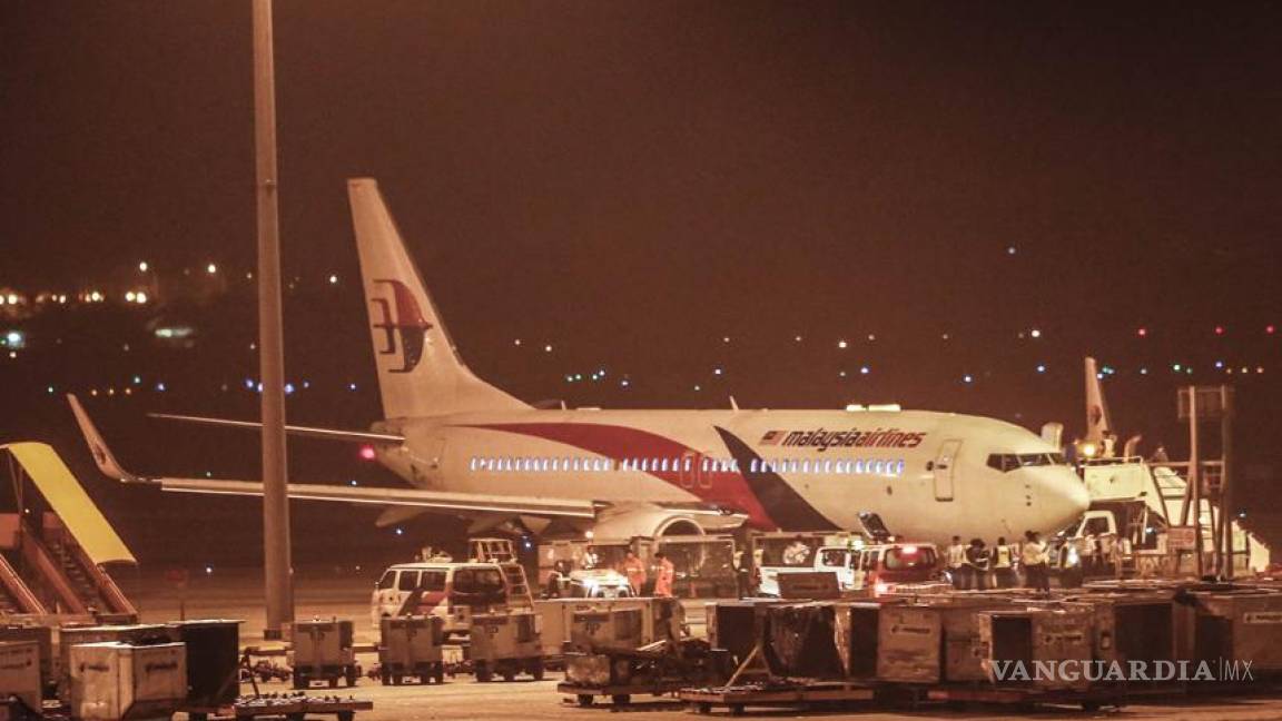 Avión de Malaysia Airlines aterriza de emergencia