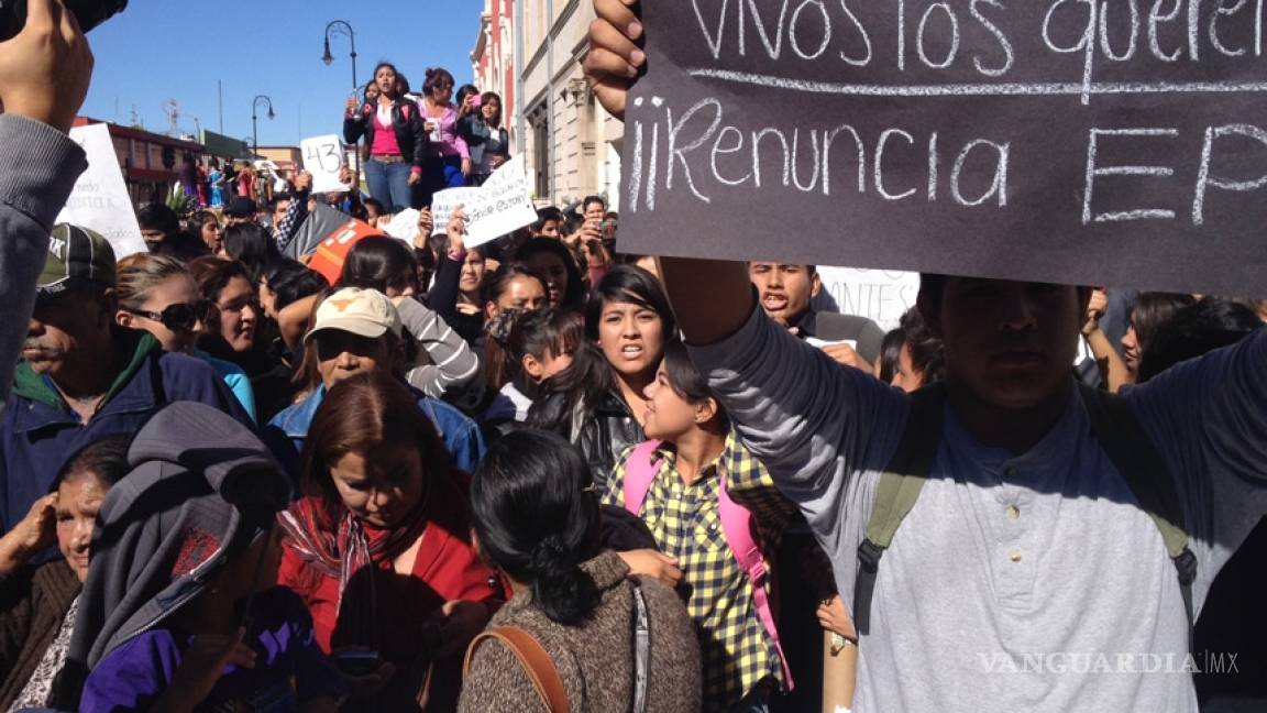 Estudiantes de Saltillo exigen justicia para normalistas desaparecidos