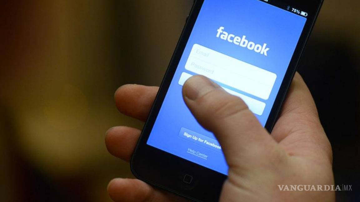 Facebook considera avisar a usuarios cuando lean una noticia falsa
