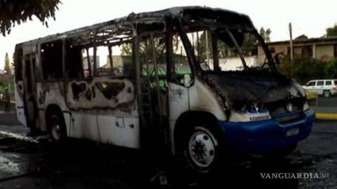 Presuntos narcos queman camiones en represalia a operativo en Zapopan