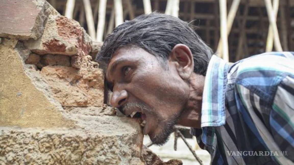 Pakkirappa Hunagundi, el hombre que come ladrillos
