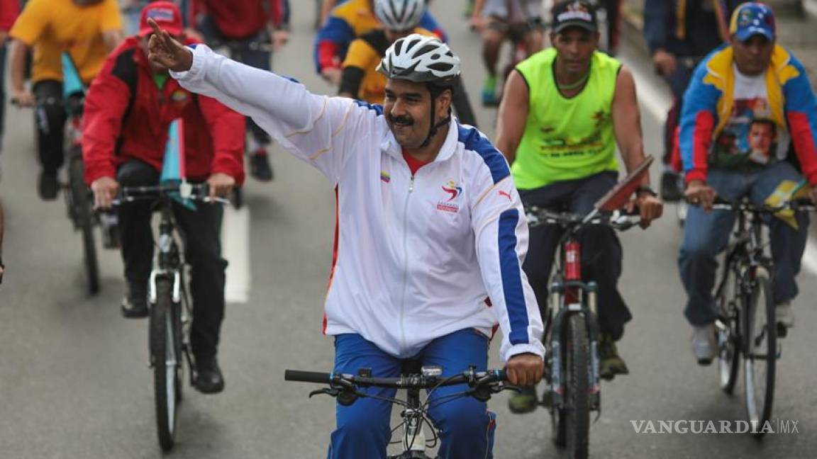 Nicolás Maduro sufre aparatosa caída en bicicleta