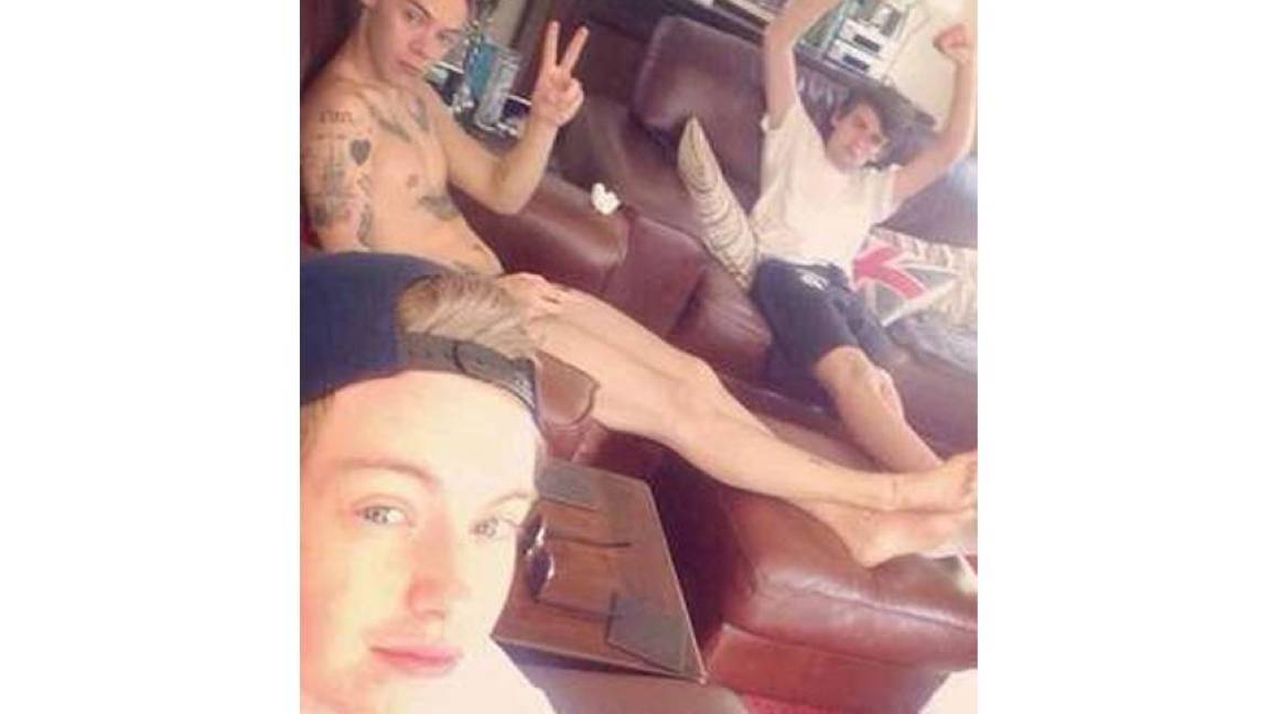 Integrante de One Direction causa polémica en Twitter por 'selfie' desnudo