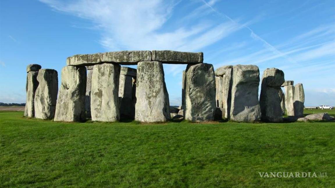 Investigadores hallan 15 megalitos subterráneos en Stonehenge
