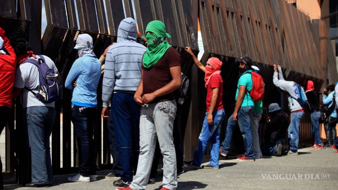 59% de normalistas en México vienen de familias pobres: INEE