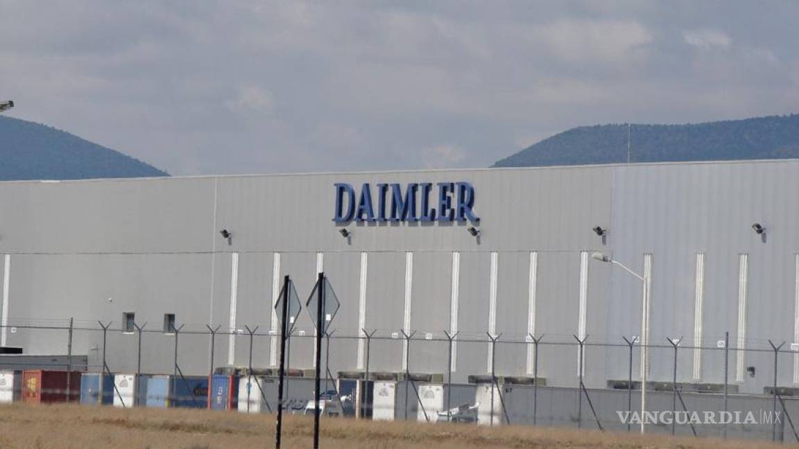 Daimler vende su participación en la estadounidense Tesla