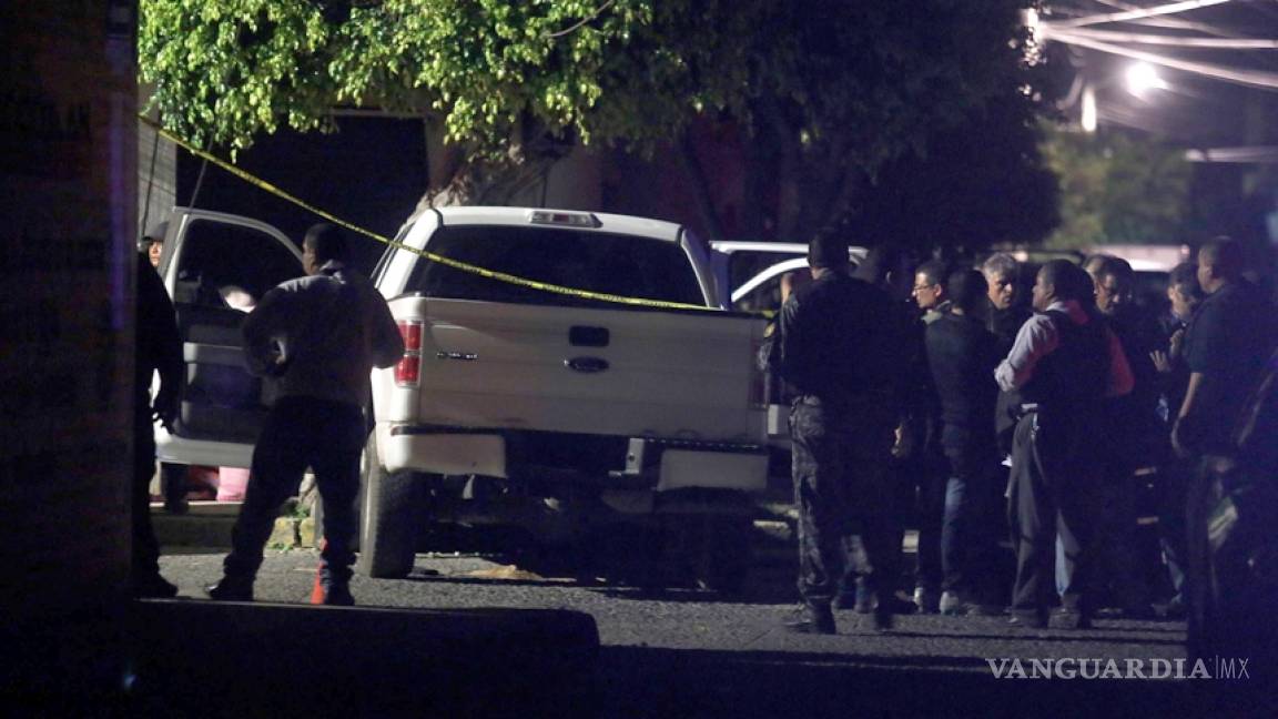 Tiroteo en estacionamiento de El Salvador deja ocho muertos