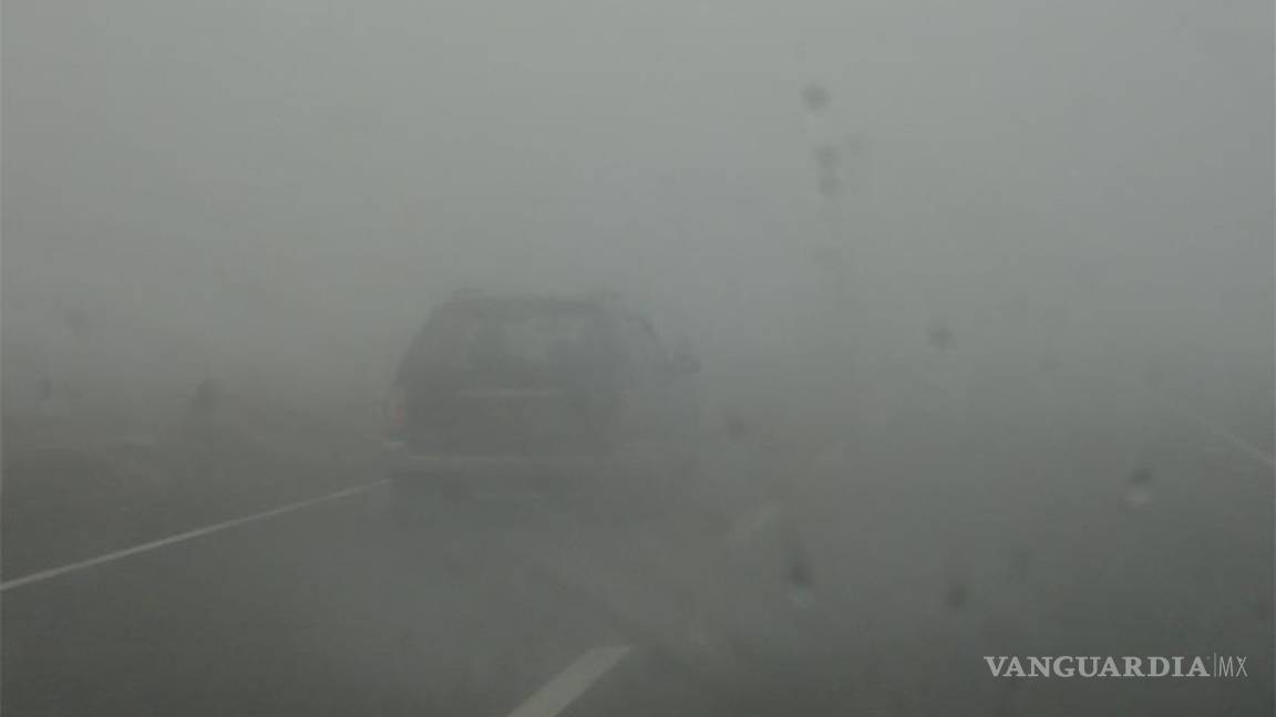 Reportan densa neblina en la carretera Saltillo-Monterrey