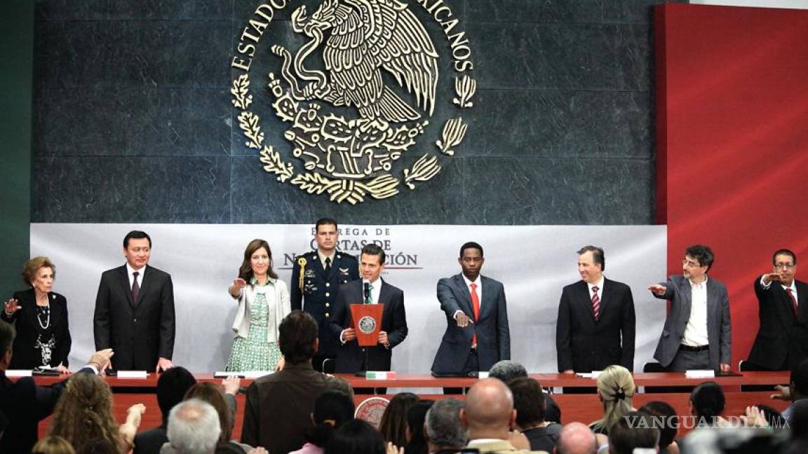 Entrega Peña Nieto cartas de naturalización a nuevos mexicanos