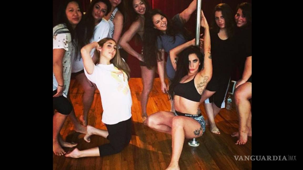 Gaga, sensual en clase de pole dancing