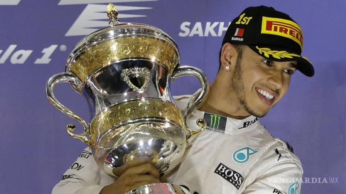 Hamilton conquista el GP de Bahréin; 'Checo' suma puntos